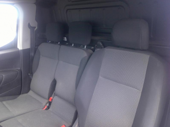 Photo 12 du bon plan OPEL Combo Cargo VUL M 650kg BlueHDi 100ch S&S Flexcargo Pack Business Connect occasion à 17900 €