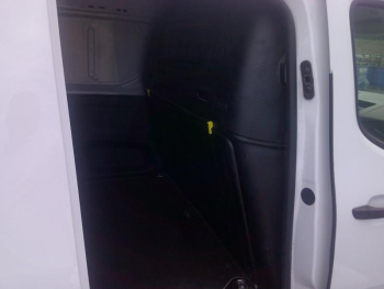 Photo 14 du bon plan OPEL Combo Cargo VUL M 650kg BlueHDi 100ch S&S Flexcargo Pack Business Connect occasion à 17900 €