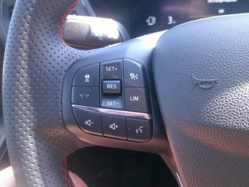 Photo 18 du bon plan FORD Kuga 2.5 Duratec 180ch Hybrid FlexiFuel ST-Line X Powershift occasion à 34900 €