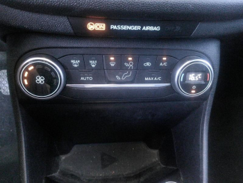 Photo 9 du bon plan FORD Fiesta 1.5 TDCi 85ch Stop&Start Titanium 5p Euro6.2 occasion à 11590 €
