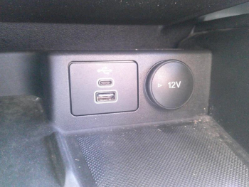 Photo 12 du bon plan FORD Kuga 2.5 Duratec 180ch Hybrid FlexiFuel Titanium Powershift occasion à 35900 €