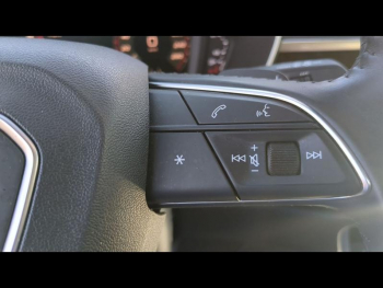 Photo 23 du bon plan AUDI Q3 35 TFSI 150ch Limited S tronic 7 occasion à 26480 €