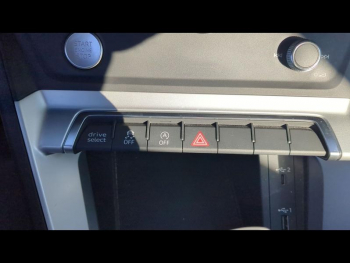 Photo 27 du bon plan AUDI Q3 35 TFSI 150ch Limited S tronic 7 occasion à 26480 €