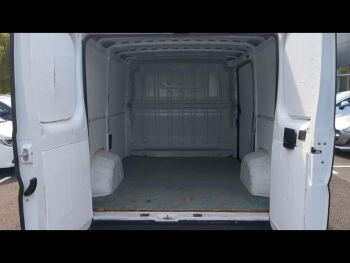 Photo 10 du bon plan PEUGEOT Boxer Fg VUL 330 L1H1 2.0 BlueHDi 110 Premium occasion à 15490 €