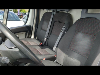 Photo 11 du bon plan PEUGEOT Boxer Fg VUL 330 L1H1 2.0 BlueHDi 110 Premium occasion à 15490 €
