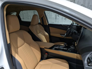 Photo 7 du bon plan LEXUS NX 450h+ 4WD Luxe MY24 occasion à 53490 €
