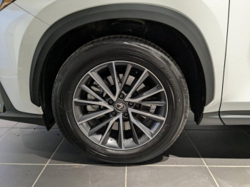 Photo 16 du bon plan LEXUS NX 450h+ 4WD Luxe MY24 occasion à 53490 €