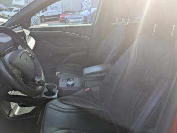Photo 10 du bon plan FORD Mustang Mach-E 351ch Extended Range 99kWh AWD 9cv occasion à 39000 €