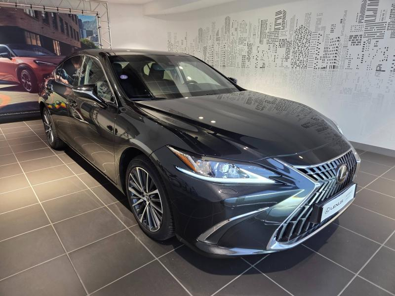 Bon plan LEXUS ES 300h Luxe MY23 occasion à 43880 €