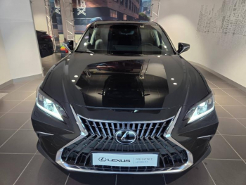 Photo 2 du bon plan LEXUS ES 300h Luxe MY23 occasion à 43880 €