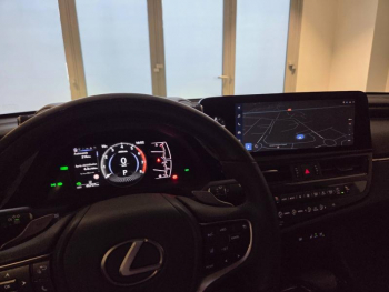 Photo 4 du bon plan LEXUS ES 300h Luxe MY23 occasion à 43880 €