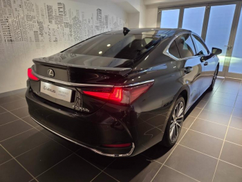 Photo 18 du bon plan LEXUS ES 300h Luxe MY23 occasion à 43880 €