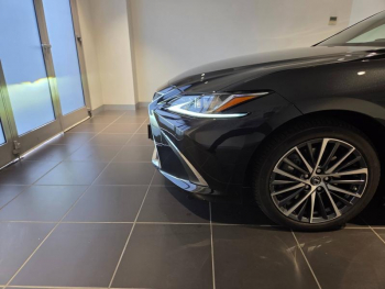 Photo 19 du bon plan LEXUS ES 300h Luxe MY23 occasion à 43880 €
