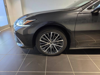 Photo 20 du bon plan LEXUS ES 300h Luxe MY23 occasion à 43880 €