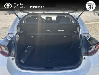 Photo 10 du bon plan TOYOTA Yaris 116h Dynamic Business 5p + Programme Beyond Zero Academy MY22 occasion à 19480 €