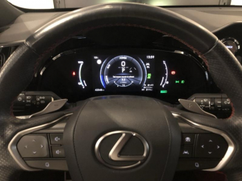 Photo 16 du bon plan LEXUS NX 450h+ F SPORT Executive 4WD Cuir Rouge et Noir occasion à 47980 €