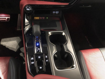 Photo 17 du bon plan LEXUS NX 450h+ F SPORT Executive 4WD Cuir Rouge et Noir occasion à 47980 €