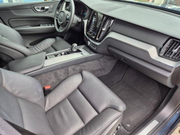 Photo 18 du bon plan VOLVO XC60 T6 Hybride Rechargeable 253 + 145ch Plus Style Dark Geartronic 8 AWD occasion à 56490 €