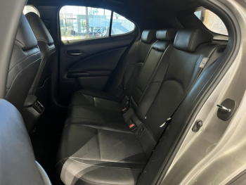 Photo 9 du bon plan LEXUS UX 250h 2WD Luxe Pack Technologie occasion à 21990 €