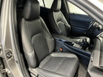 Photo 12 du bon plan LEXUS UX 250h 2WD Luxe Pack Technologie occasion à 21990 €