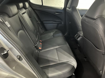 Photo 13 du bon plan LEXUS UX 250h 2WD Luxe Pack Technologie occasion à 21990 €