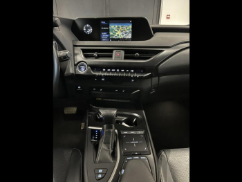 Photo 15 du bon plan LEXUS UX 250h 2WD Luxe Pack Technologie occasion à 21990 €