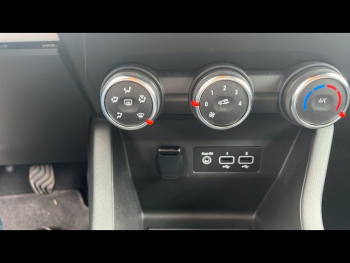 Photo 24 du bon plan RENAULT Clio 1.0 TCe 100ch Evolution GPL occasion à 15300 €