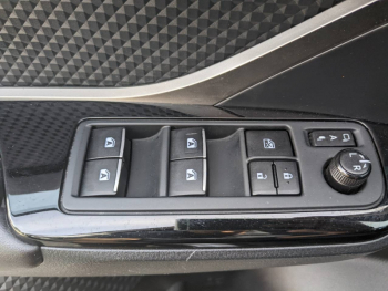 Photo 14 du bon plan TOYOTA C-HR 122h Graphic 2WD E-CVT occasion à 17890 €