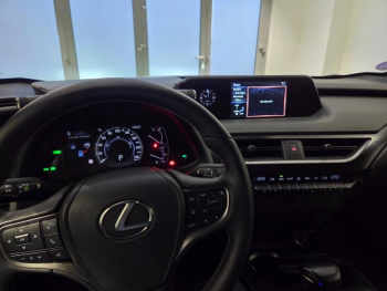 Photo 4 du bon plan LEXUS UX 250h 2WD Premium Edition MY21 occasion à 23990 €