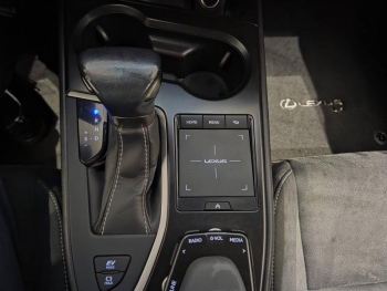 Photo 11 du bon plan LEXUS UX 250h 2WD Premium Edition MY21 occasion à 23990 €