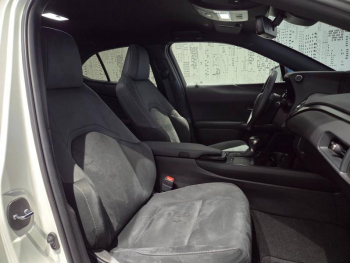 Photo 12 du bon plan LEXUS UX 250h 2WD Premium Edition MY21 occasion à 23990 €