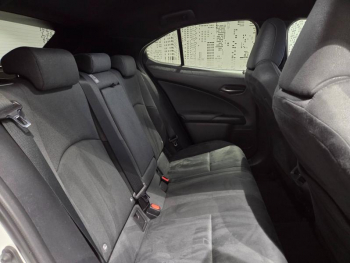 Photo 13 du bon plan LEXUS UX 250h 2WD Premium Edition MY21 occasion à 23990 €