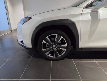 Photo 19 du bon plan LEXUS UX 250h 2WD Premium Edition MY21 occasion à 23990 €