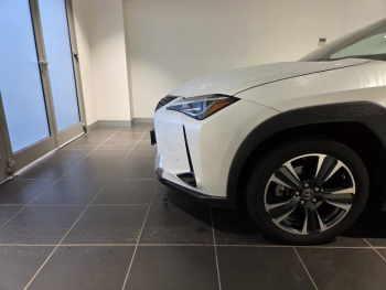 Photo 20 du bon plan LEXUS UX 250h 2WD Premium Edition MY21 occasion à 23990 €