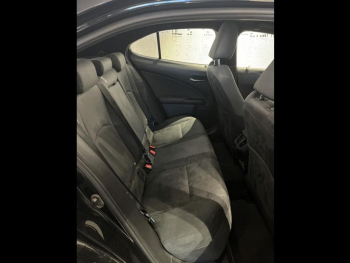 Photo 9 du bon plan LEXUS UX 300e Pack occasion à 20980 €