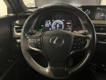 Photo 12 du bon plan LEXUS UX 300e Pack occasion à 20980 €