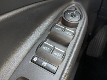 Photo 14 du bon plan FORD Kuga 1.5 Flexifuel-E85 150ch Stop&Start ST-Line 170g 4x2 Euro6.2 occasion à 16231 €