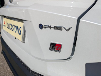 Photo 22 du bon plan TOYOTA C-HR 2.0 Hybride Rechargeable 225ch GR Sport NG23 occasion à 34990 €
