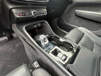 Photo 15 du bon plan VOLVO XC40 T5 AWD 247ch Inscription Luxe Geartronic 8 occasion à 26490 €