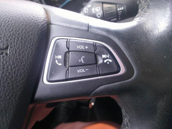 Photo 10 du bon plan FORD C-MAX 1.5 TDCi 120ch Stop&Start Trend occasion à 11900 €