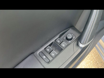 ddf-core-media-wq3OCc2025154_7.jpg Photo 7 du bon plan SEAT Leon eHybrid 204ch Xcellence DSG6 occasion à 21900 €