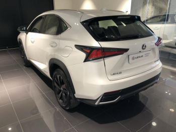 Photo 4 du bon plan LEXUS NX 300h 4WD Sport Edition Cuir occasion à 31990 €