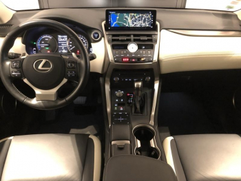 Photo 13 du bon plan LEXUS NX 300h 4WD Sport Edition Cuir occasion à 31990 €