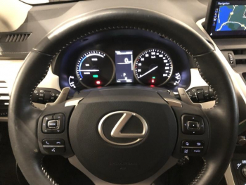 Photo 16 du bon plan LEXUS NX 300h 4WD Sport Edition Cuir occasion à 31990 €