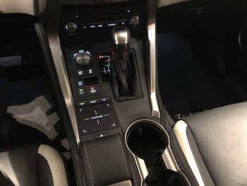 Photo 17 du bon plan LEXUS NX 300h 4WD Sport Edition Cuir occasion à 31990 €