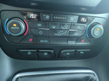 Photo 21 du bon plan FORD Transit Connect VUL L1 1.0E 100ch E85 Active occasion à 16788 €