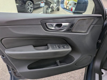 Photo 9 du bon plan VOLVO XC60 B4 197ch Ultimate Style Dark Geartronic occasion à 44900 €