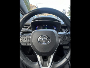 Photo 22 du bon plan TOYOTA Corolla 122h Design MY21 occasion à 16890 €