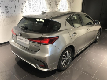 Photo 5 du bon plan LEXUS CT 200h Luxe MY19 Euro6d-T occasion à 17990 €
