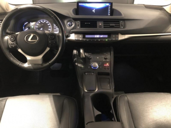 Photo 13 du bon plan LEXUS CT 200h Luxe MY19 Euro6d-T occasion à 17990 €